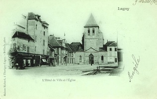 Lagny sur Marne - L'hôtel de ville et l'église