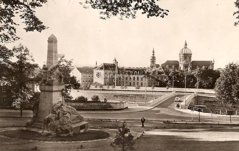 Namur - Monument.jpg