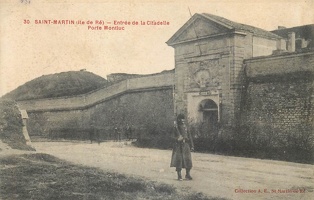 ile-de-re-saint-martin-entree-de-la-citadelle-porte-montluc-forcats