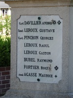 Heuqueville Monuments aux morts