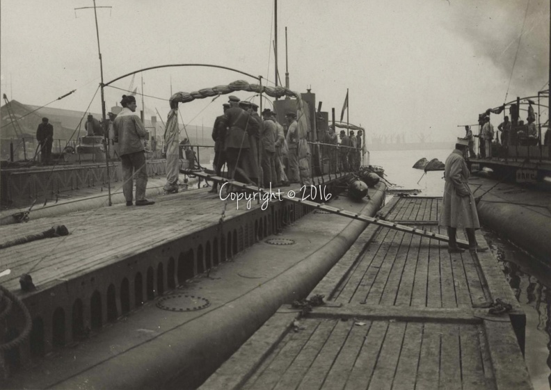 calais-14-18-sous-mains-au-mouillage-aout-1917.jpg