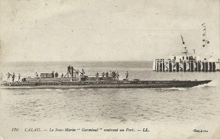 calais-14-18-sous-marin-germinal-rentrant-au-port