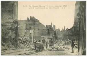 carte-postale-ancienne-62-arras-bombardement-ouvriers-sur-vagonnets-1915