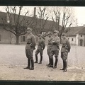 AK-Aarau-Schweizer-Soldaten-in-Uniform-auf-dem-Kasernenhof