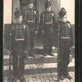 AK-Belgische-Soldaten-in-Uniform