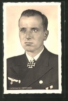 AK-Korvettenkapitaen-Kretschmar-Portrait-mit-Ritterkreuz-U-Bootfuehrer