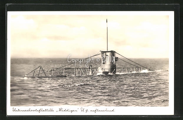 AK-U-9-der-U-Bootflotille-Weddigen-taucht-auf.jpg
