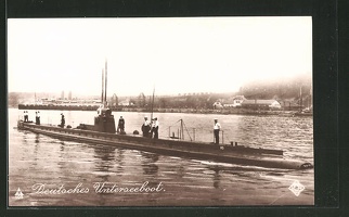 AK-U-Boot-U-3-Teil-der-Besatzung-an-Deck