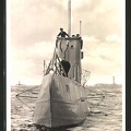 AK-U-Boot-U-9-in-Bugansicht-Kommandant-auf-der-Bruecke
