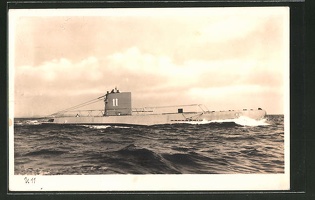 AK-U-Boot-U11-in-voller-Fahrt-auf-hoher-See