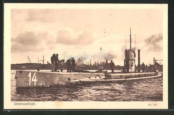 AK-Besatzung-an-Deck-des-U-Bootes-U14.jpg