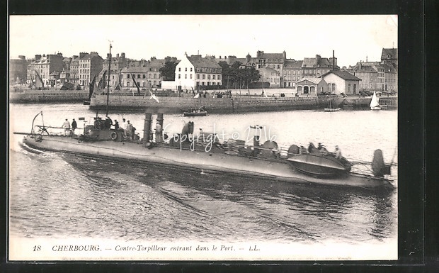 AK-Cherbourg-Contre-Torpilleur-entrant-dans-le-Port-U-Boot.jpg