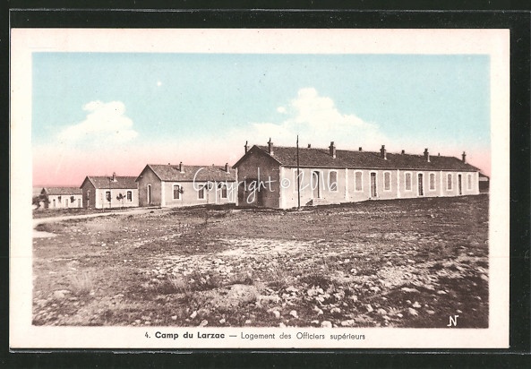 AK-Camp-du-Larzac-Logement-des-Officiers-superieurs-Kaserne-mit-Officiershaus.jpg