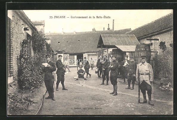 AK-Falaise-Cantonnement-de-la-Belle-etoile-Soldaten-an-der-Kaserne.jpg