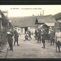 AK-Falaise-Cantonnement-de-la-Belle-etoile-Soldaten-an-der-Kaserne