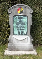 1895398